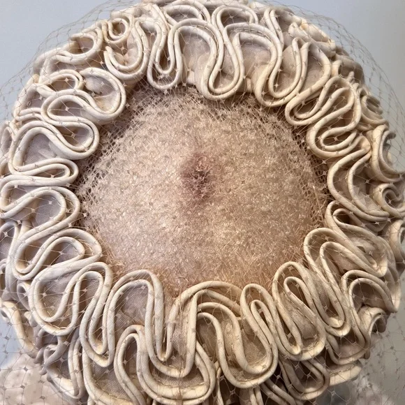 Vintage Strawbridge & Clothier Veiled Fascinator Hat - Picture 6 of 7